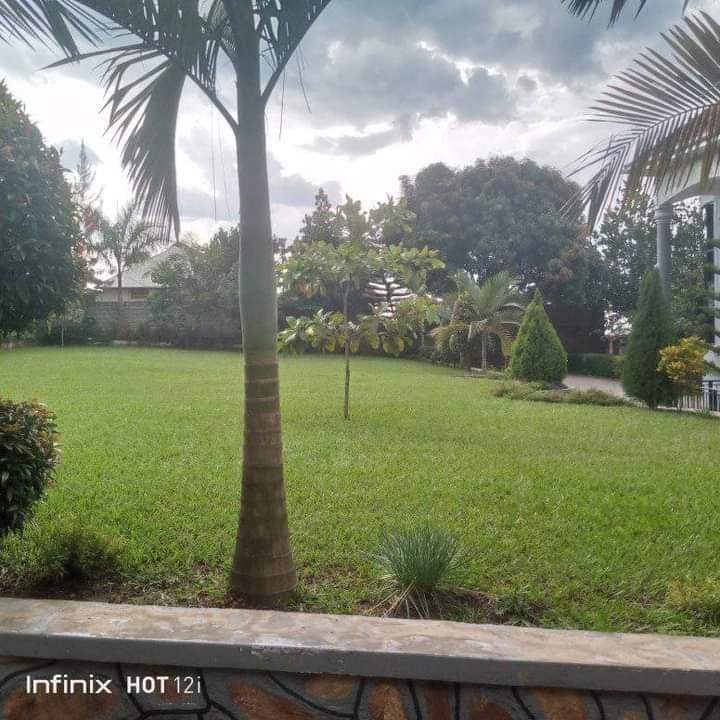 Country home for sale at Gayaza-Busika 