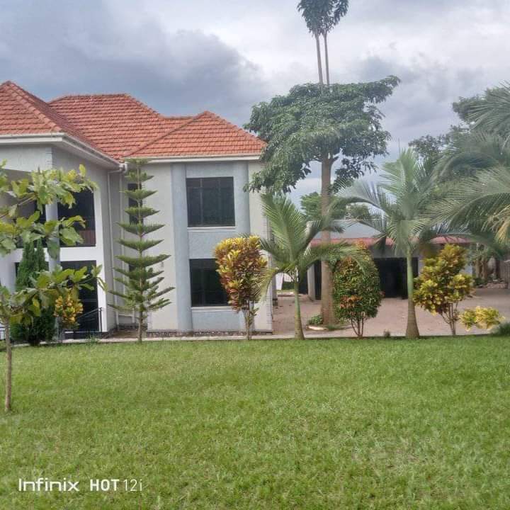 Country home for sale at Gayaza-Busika 