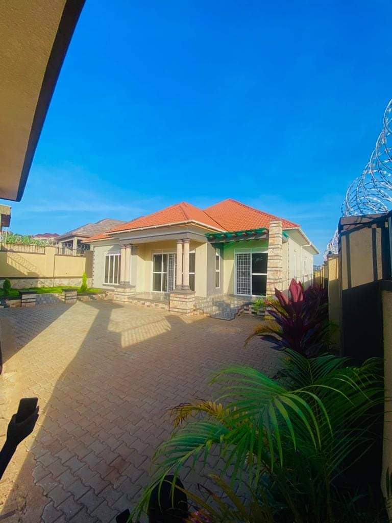 4 bedroom House for sale in kitende Entebbe road