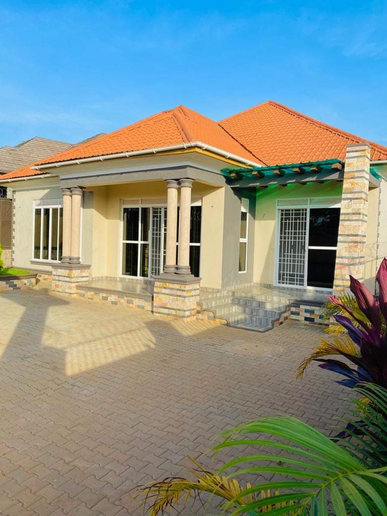 4 bedroom House for sale in kitende Entebbe road