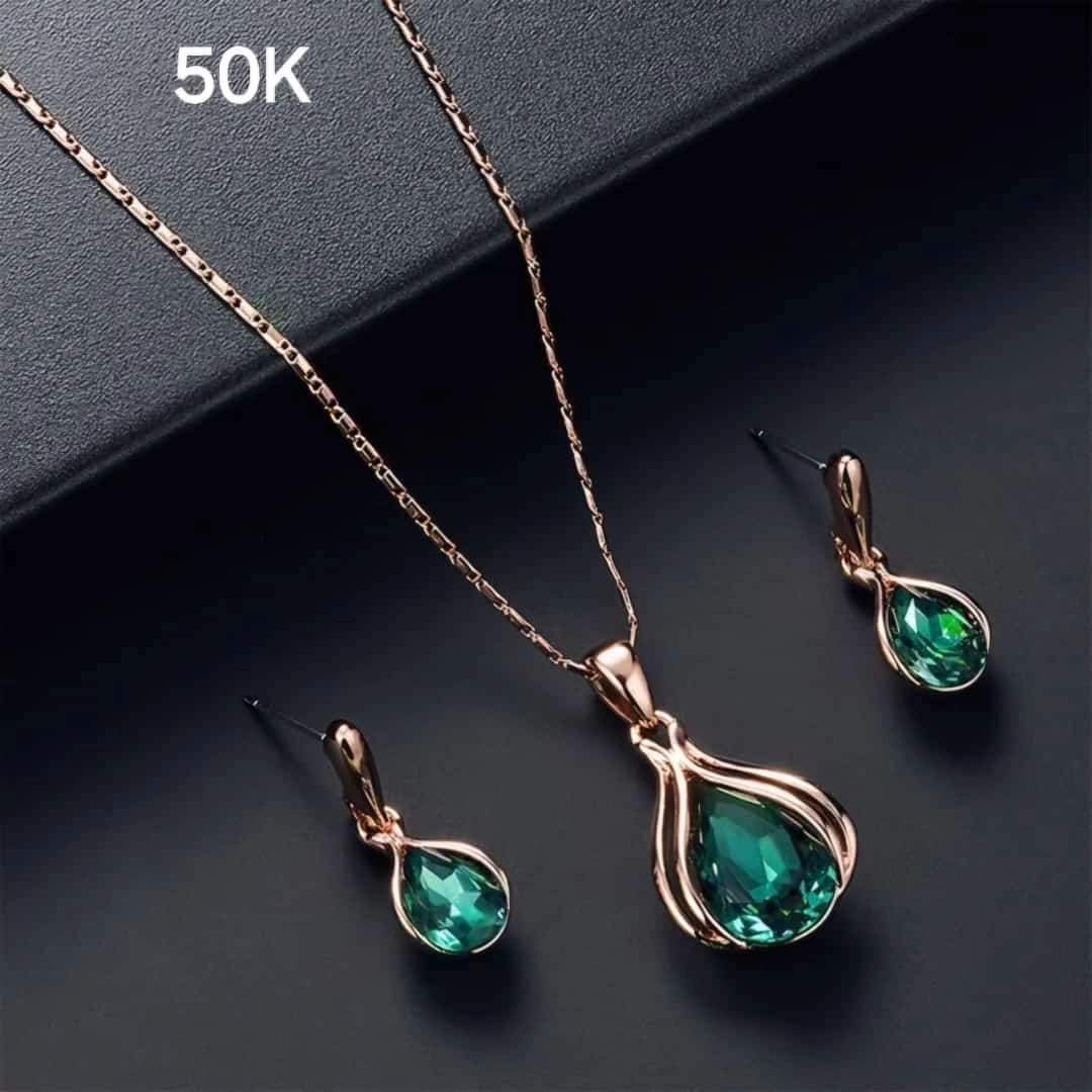 Green necklace set 