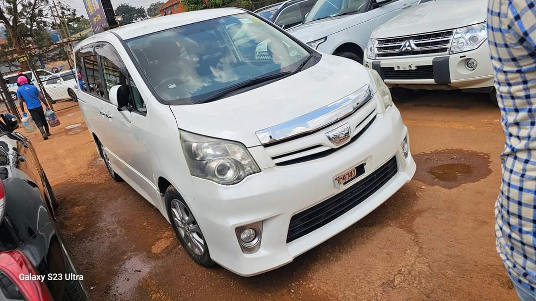 Toyota Noah si 2011 model