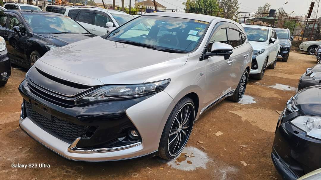 Toyota Harrier GS 2016 model