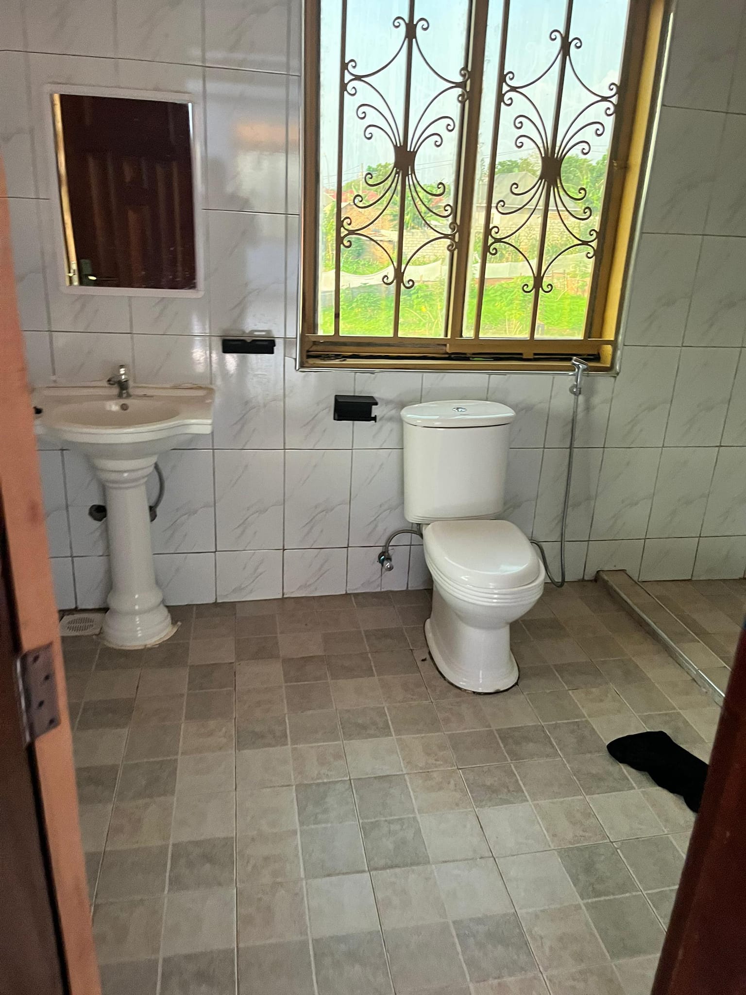 6 bedrooms House for sale  at Wakiso kasengejje