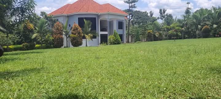 Country home for sale at Busika Zirobwe Road