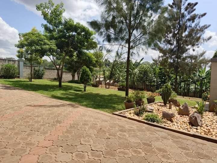 7 bedrooms House for sale at Kyanja komamboga