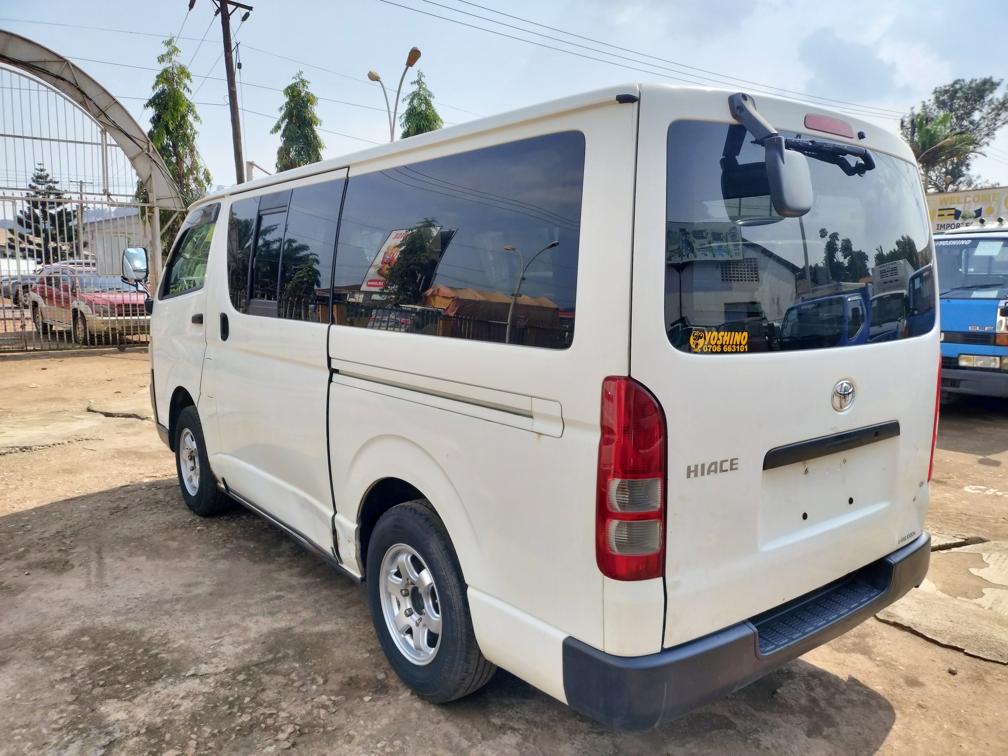 TOYOTA HiAce Van 2009