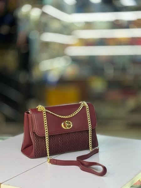 Chain bags with wallets