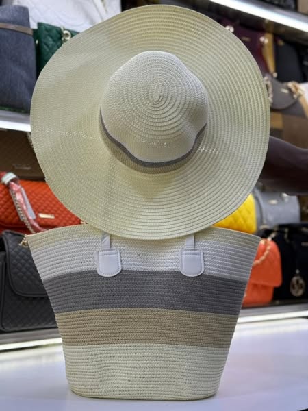 set of beach bag with a hat