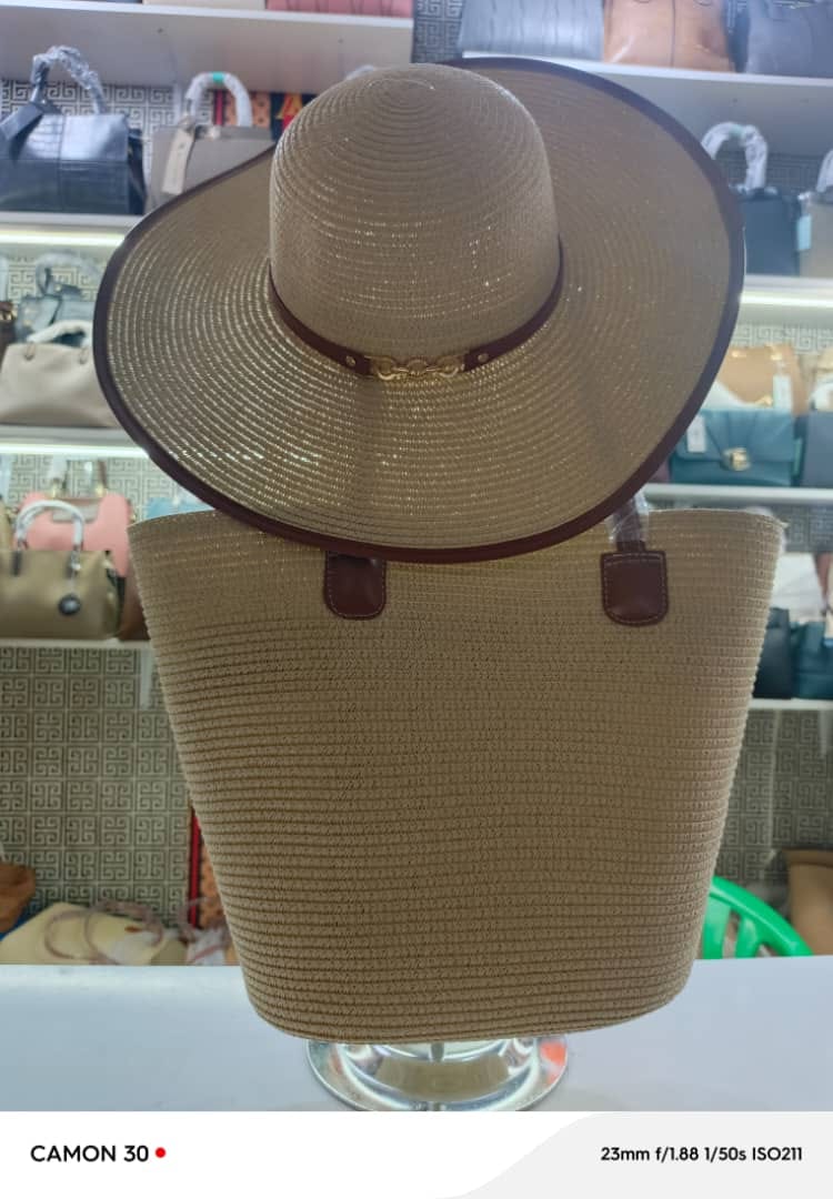 set of beach bag with a hat