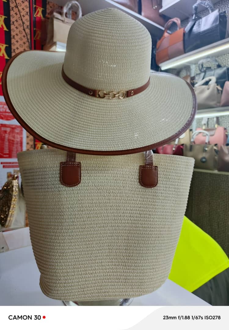 set of beach bag with a hat