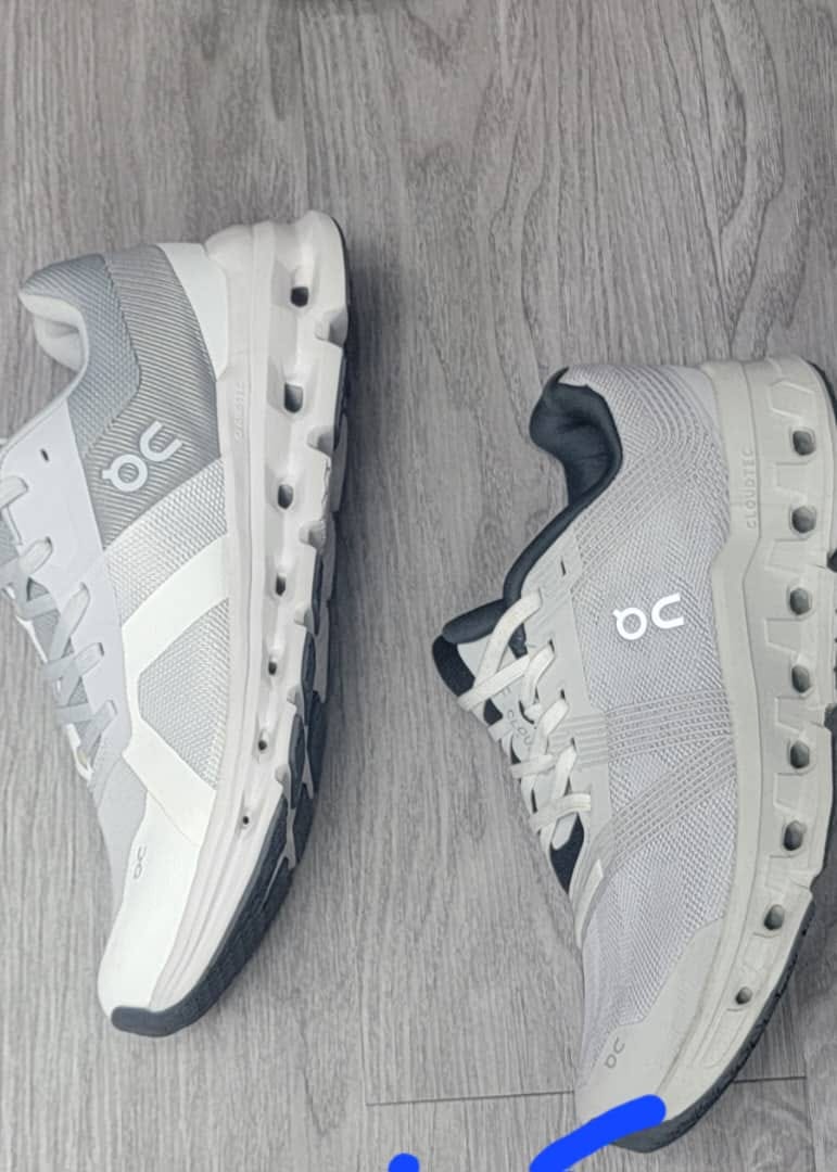 Legit men's sneakers