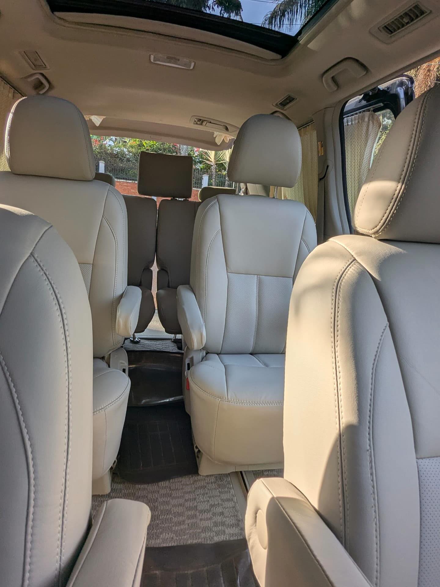 Toyota Noah model 2012