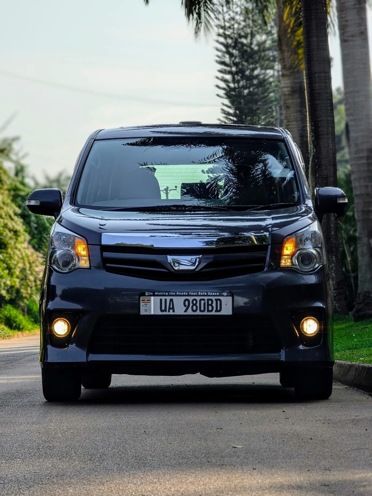 Toyota Noah model 2012