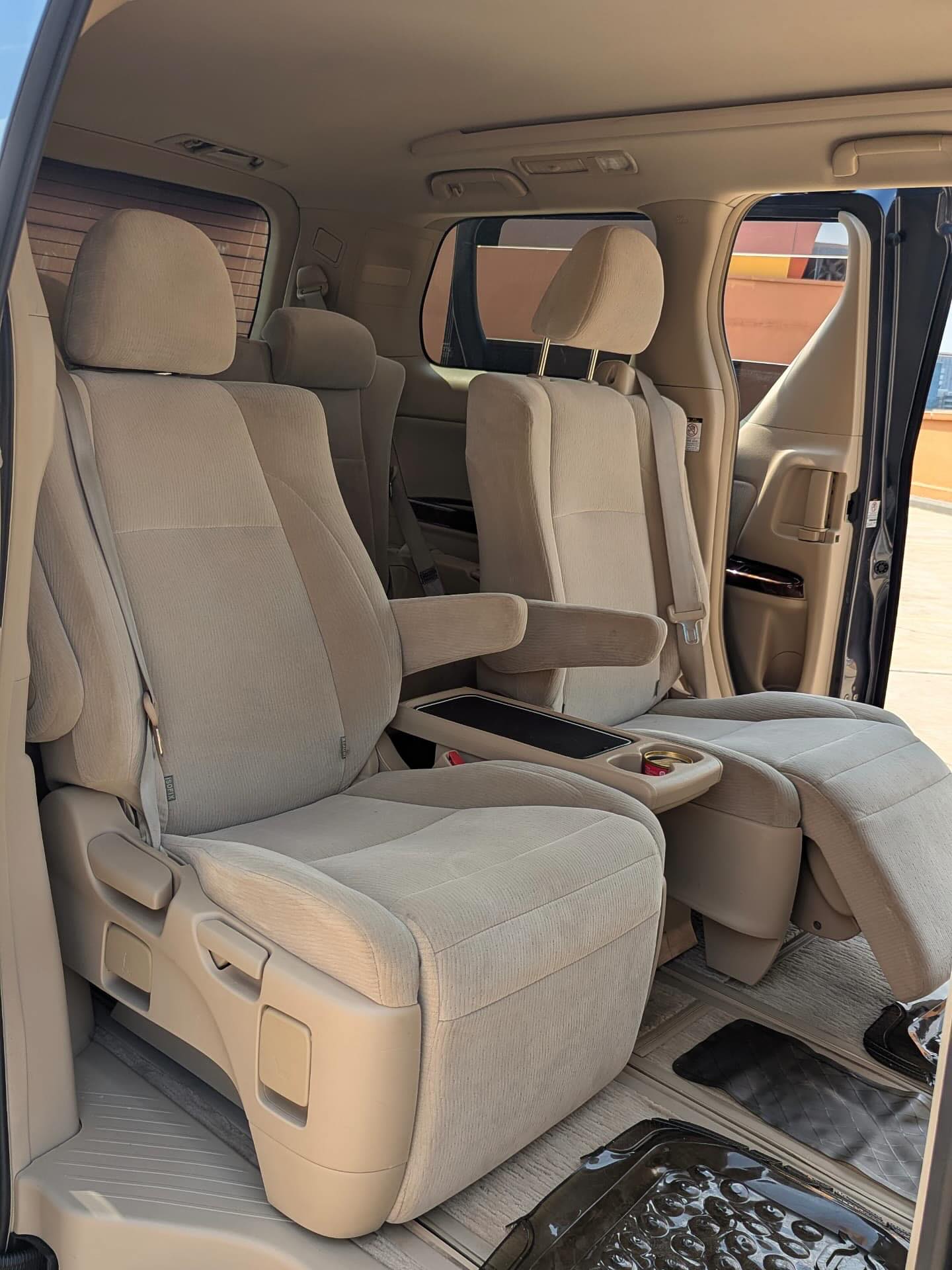 Toyota Alphard model 2010