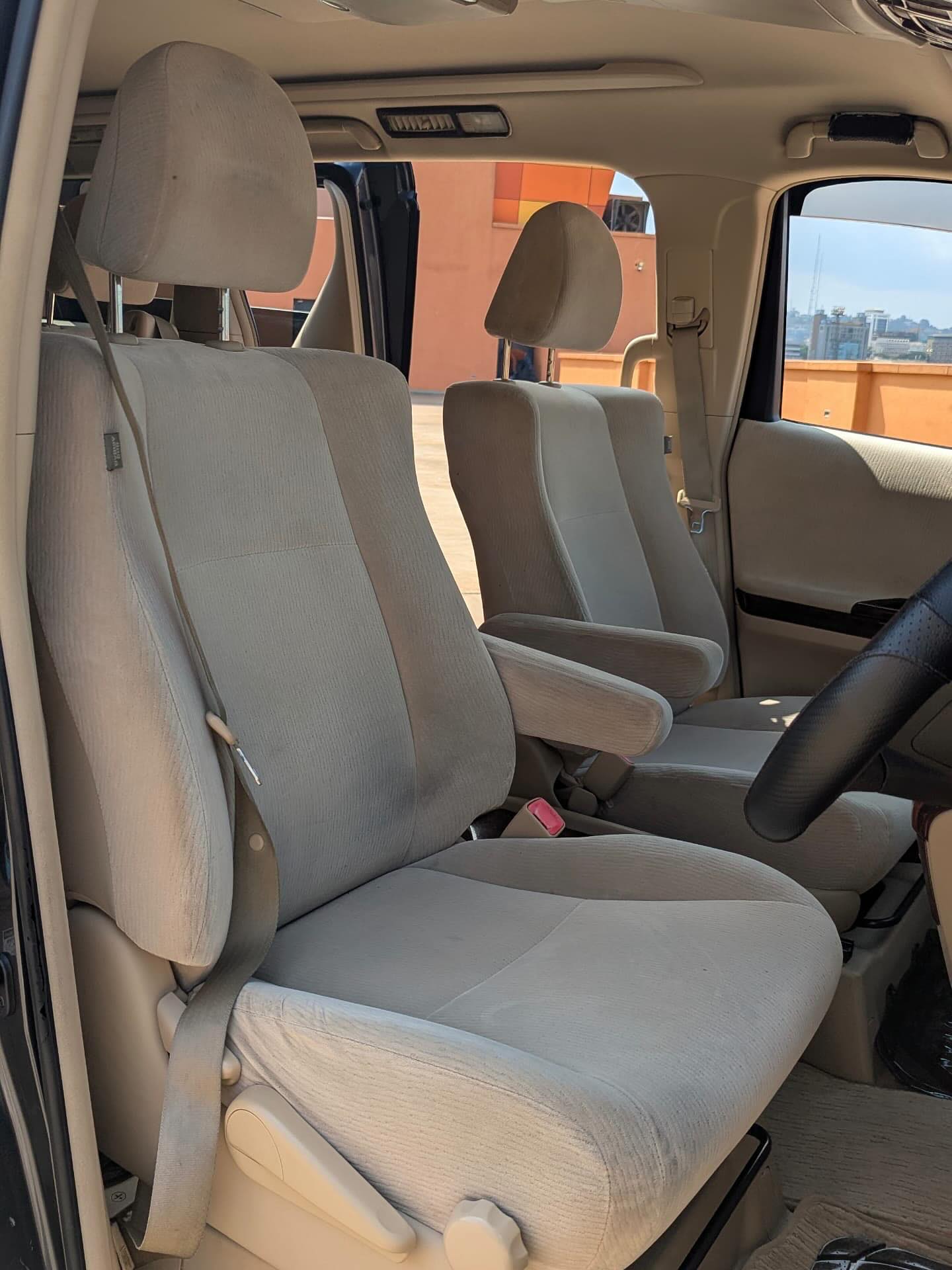 Toyota Alphard model 2010