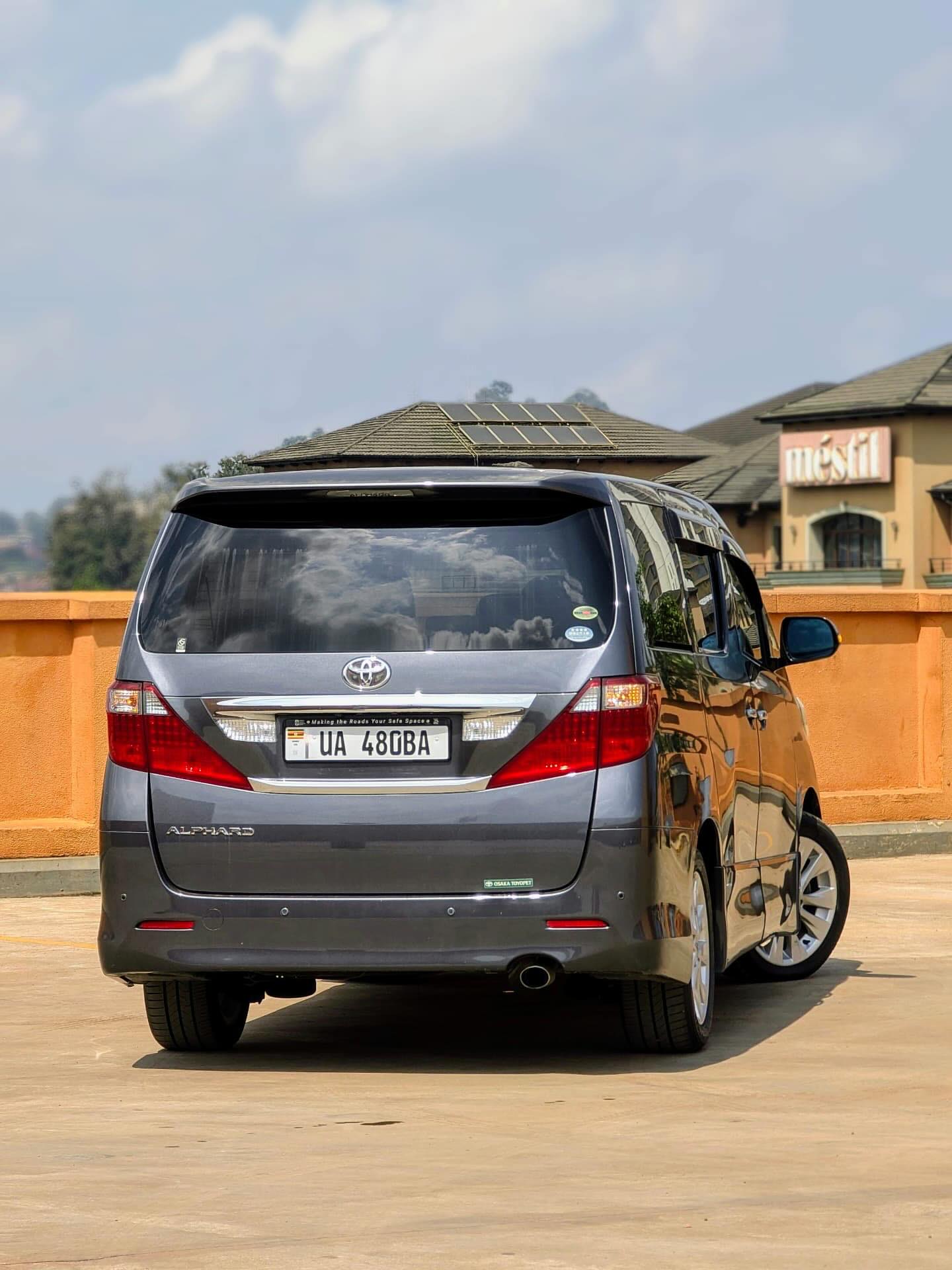 Toyota Alphard model 2010