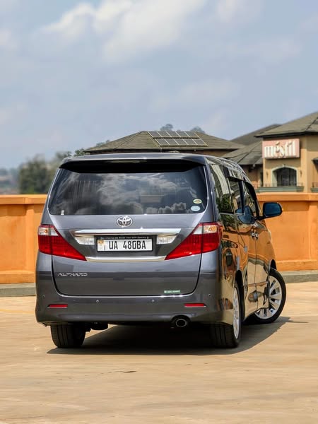 Toyota Alphard model 2010