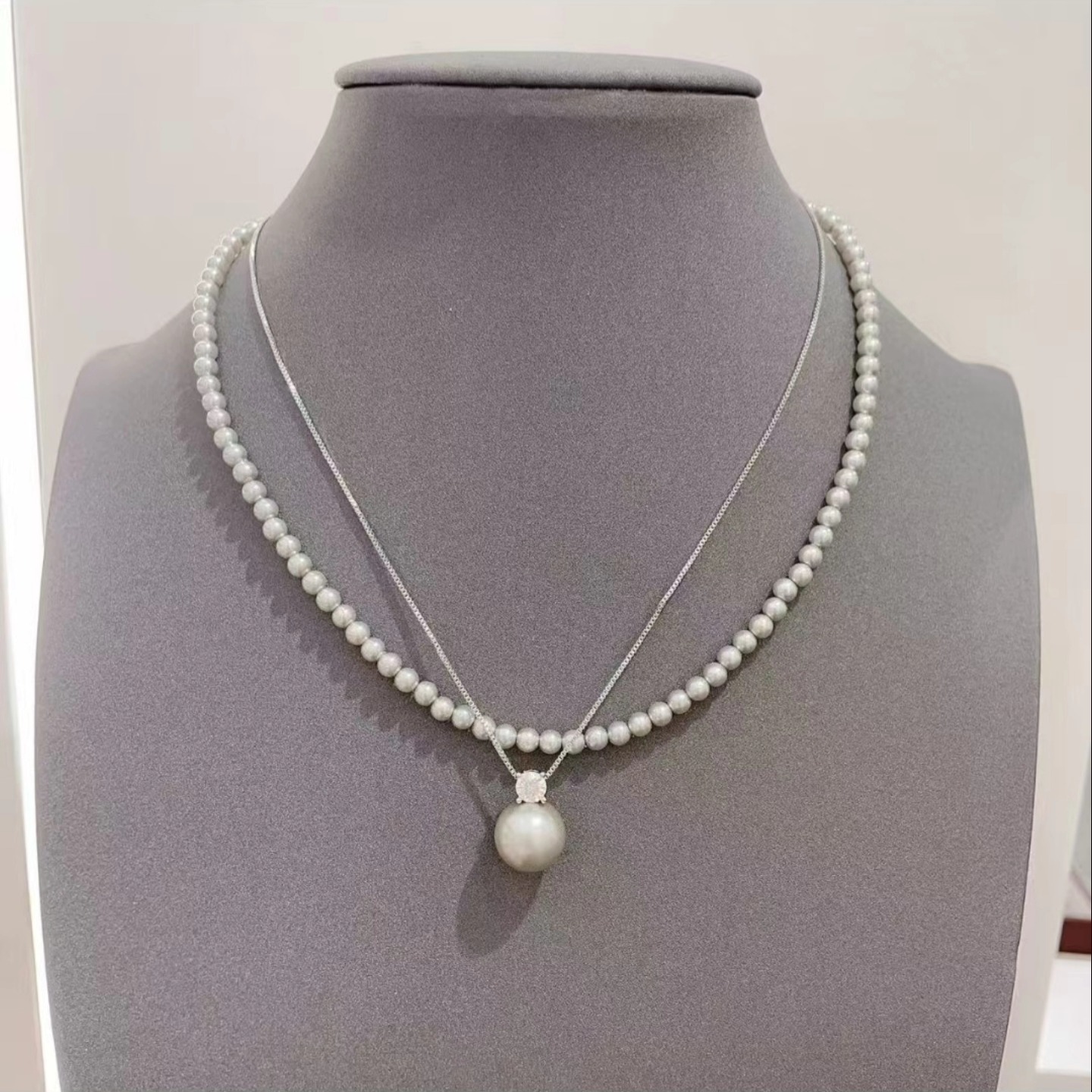 White shell Beads & Chain set.