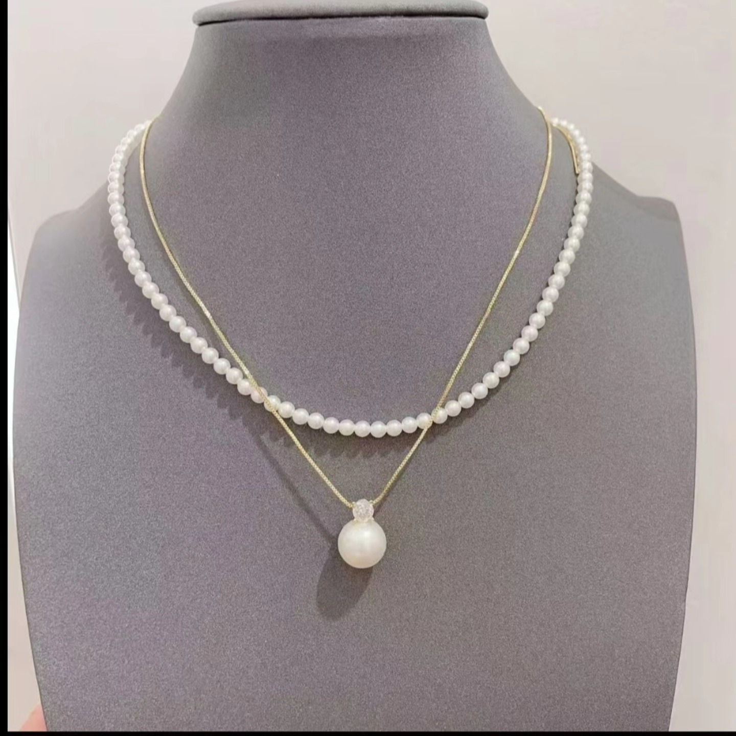 White shell Beads & Chain set.