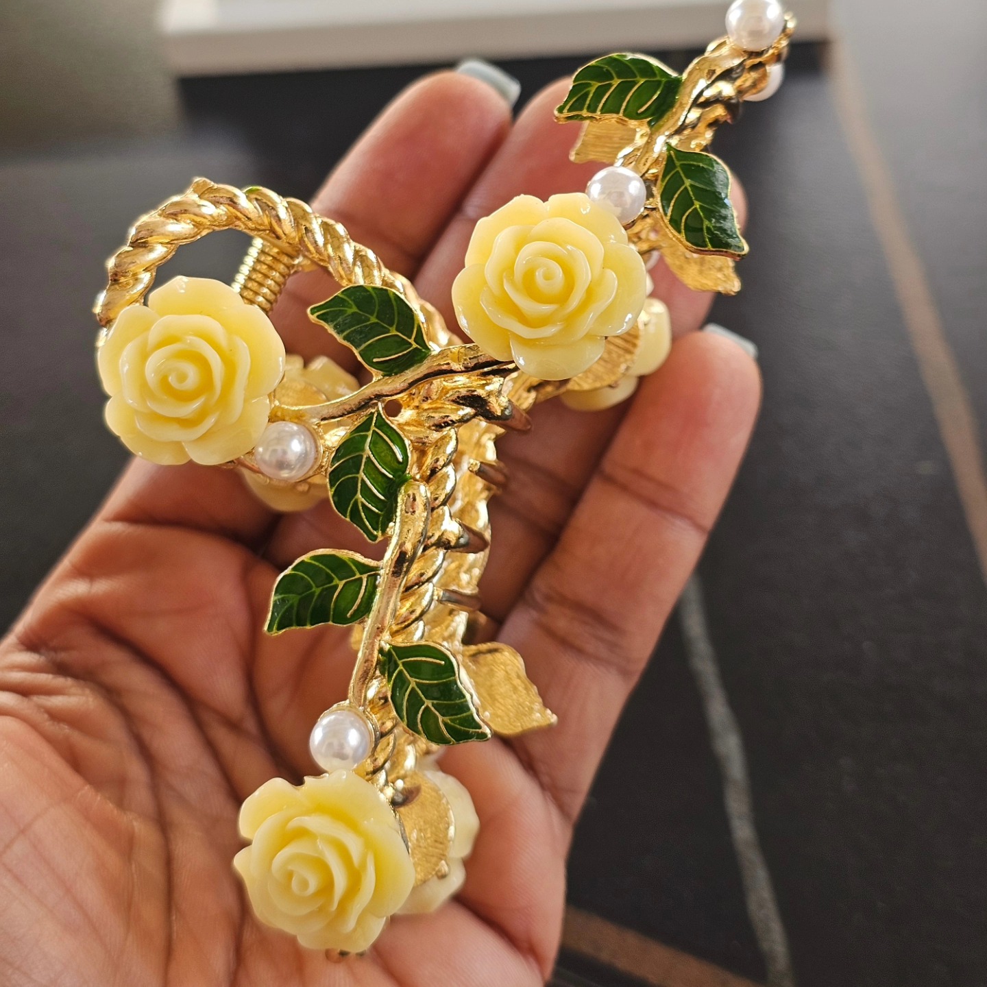claw hair clips