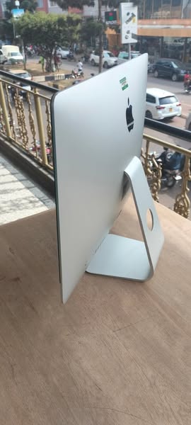 iMAC 21.5INCHES, 2013  INTEL- COREi5,