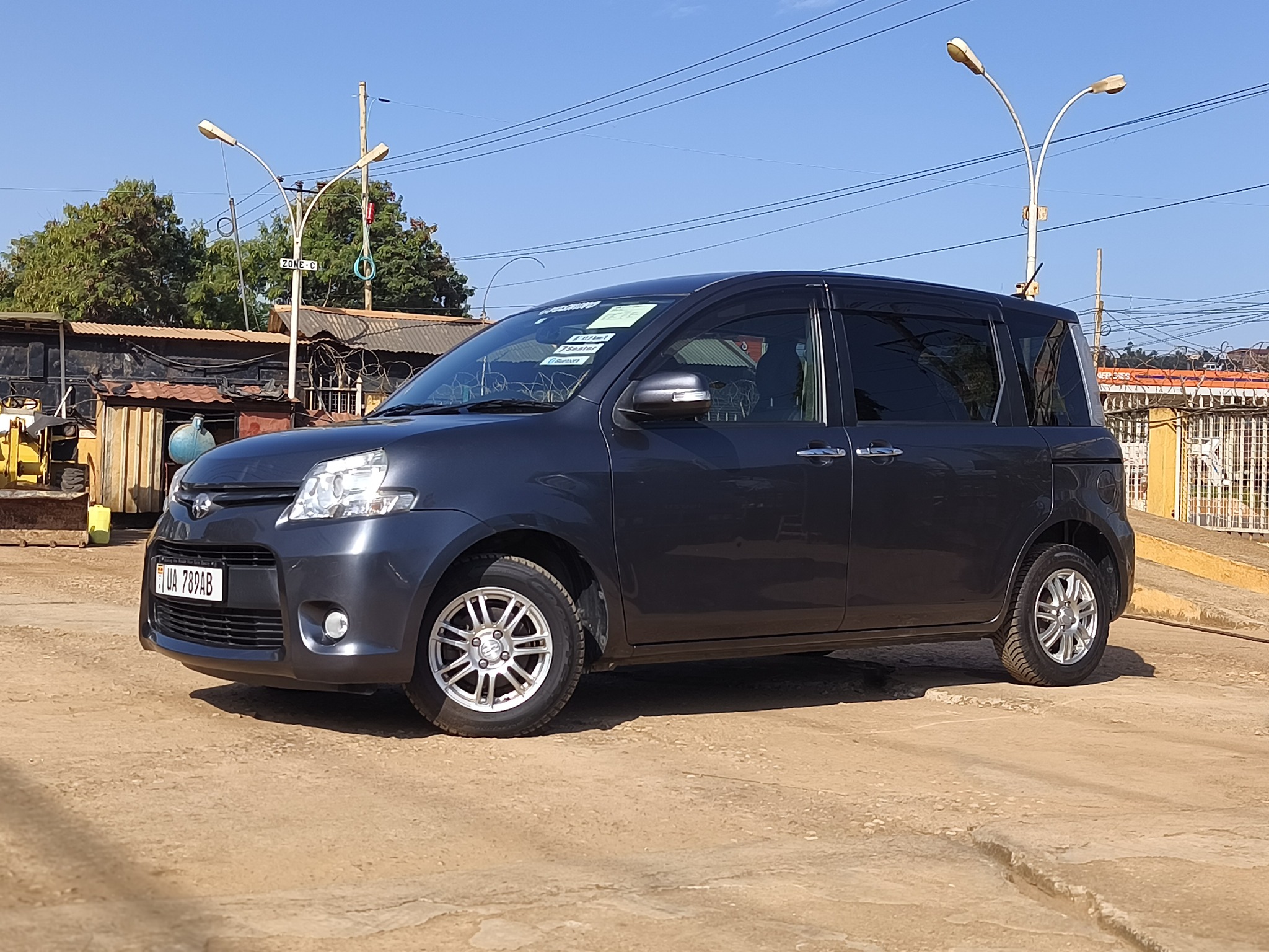 TOYOTA Sienta DICE 2011