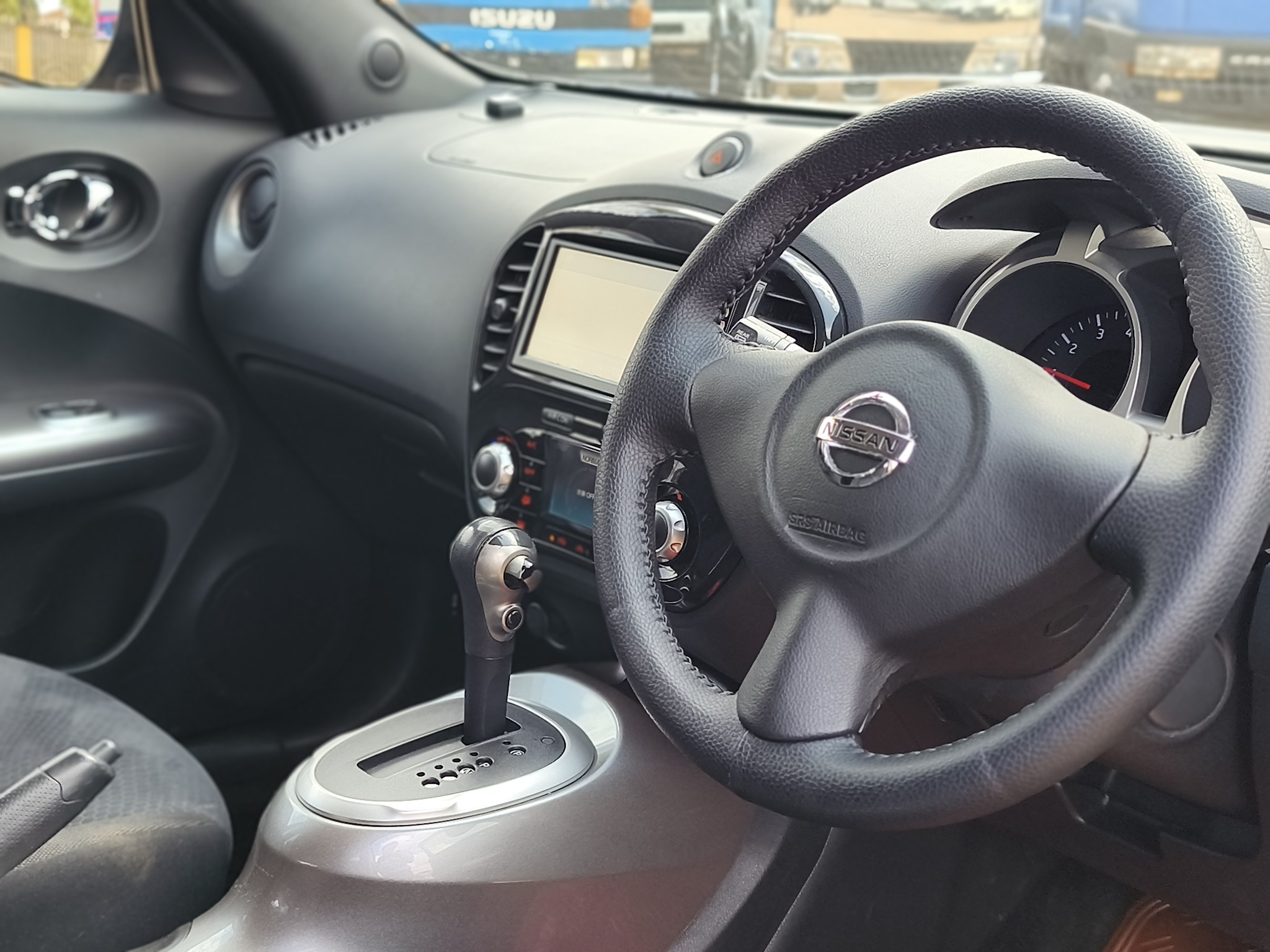 NISSAN JUKE 2011