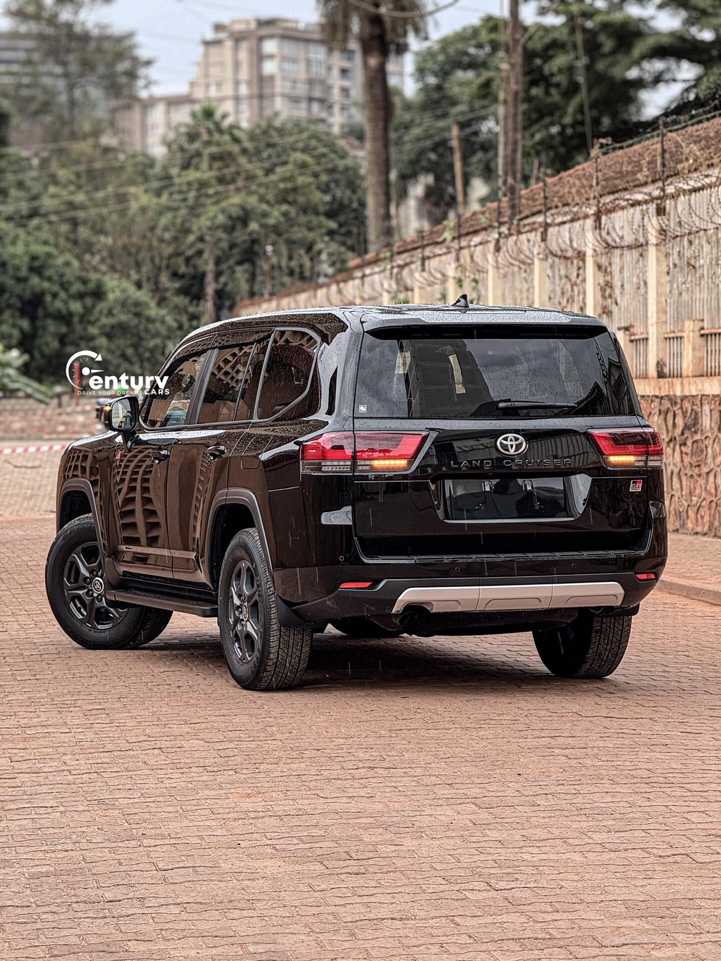 LANDCRUISER LC300 GR SPORT DIESEL 3.3LTR 2023