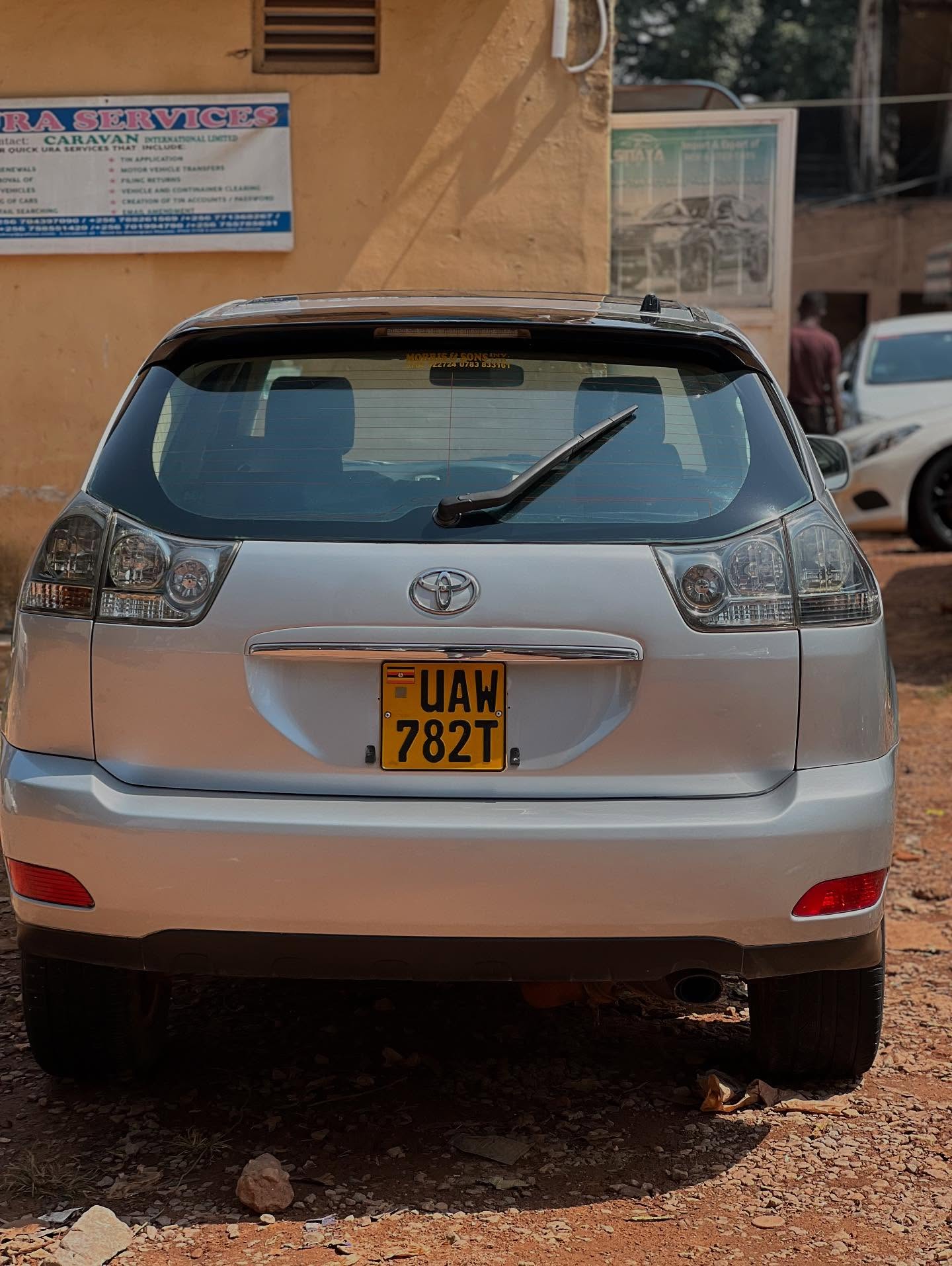 Toyota Harrier model 2005