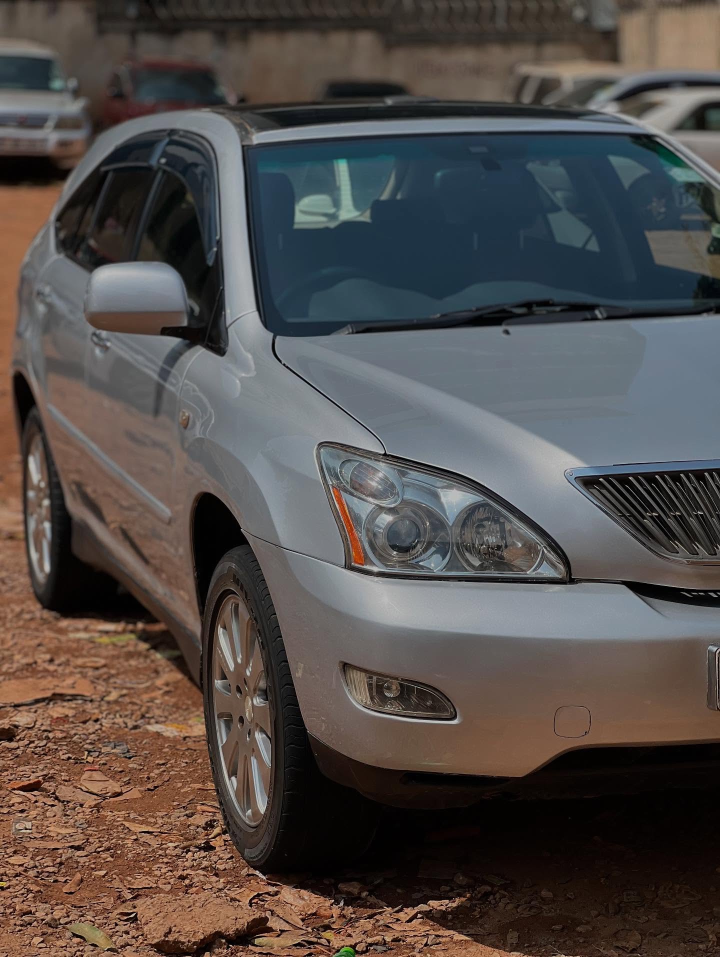 Toyota Harrier model 2005