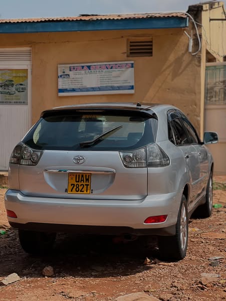 Toyota Harrier model 2005