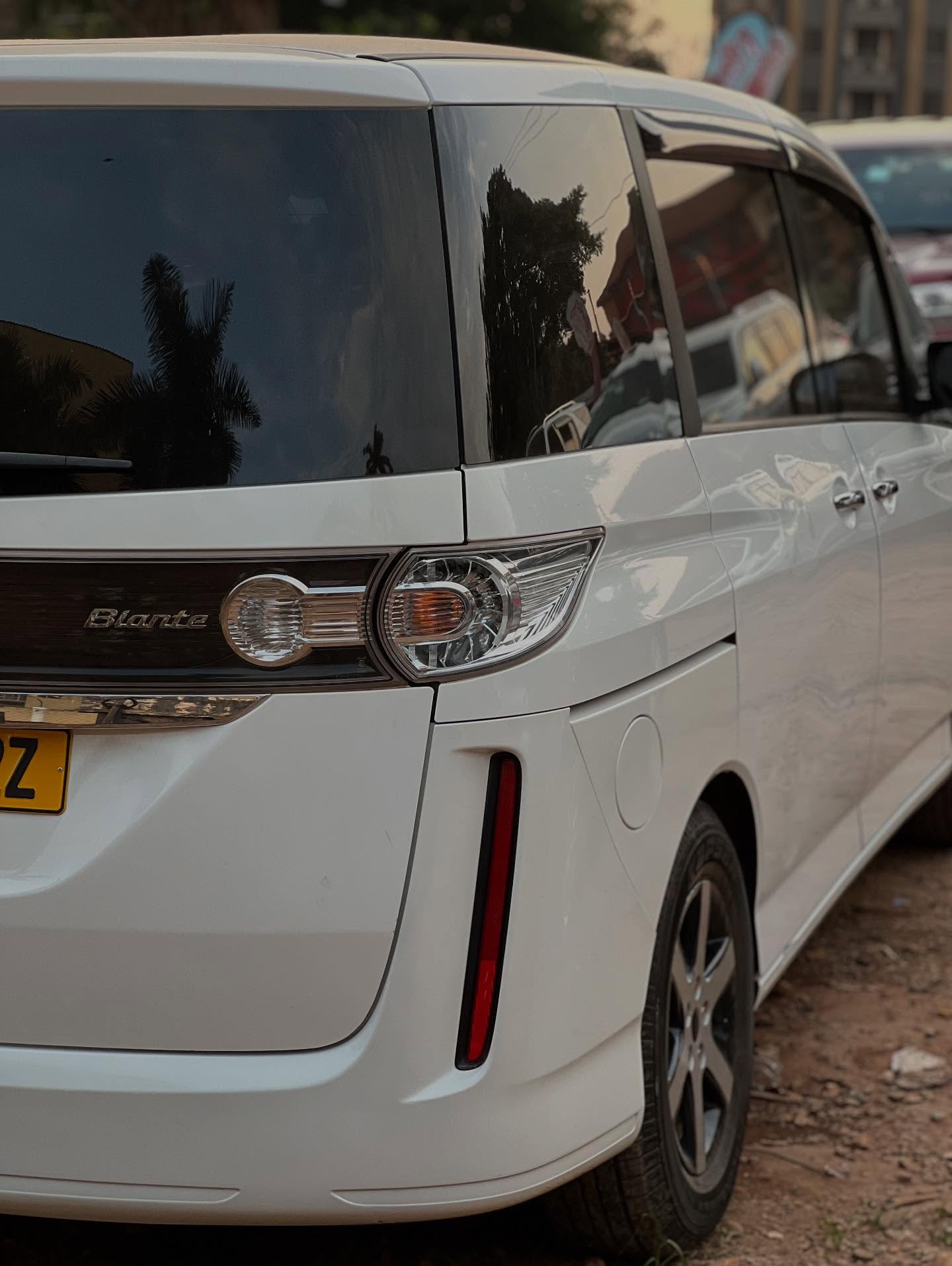 Mazda biante model 2009 