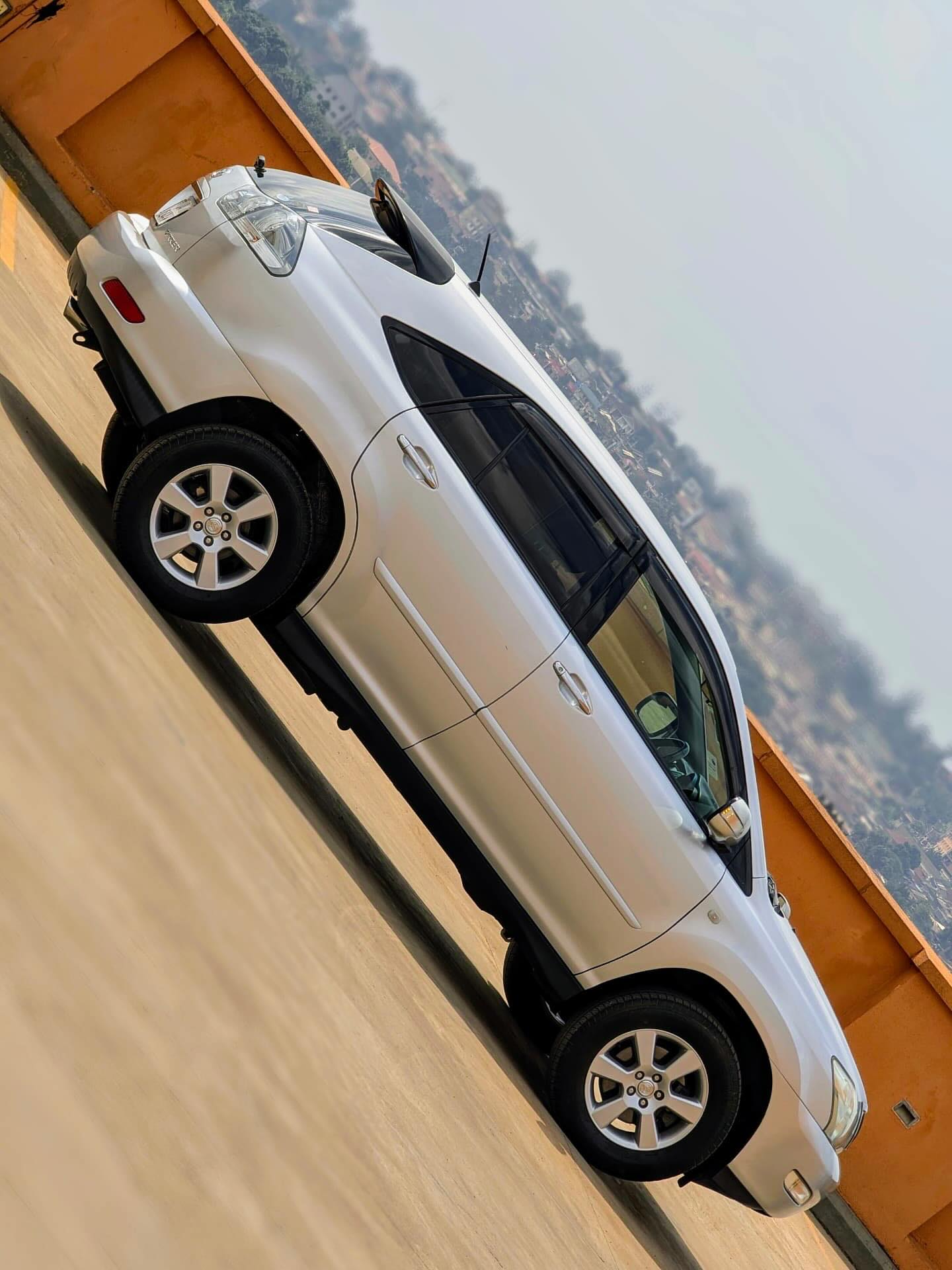 Toyota Harrier model 2011