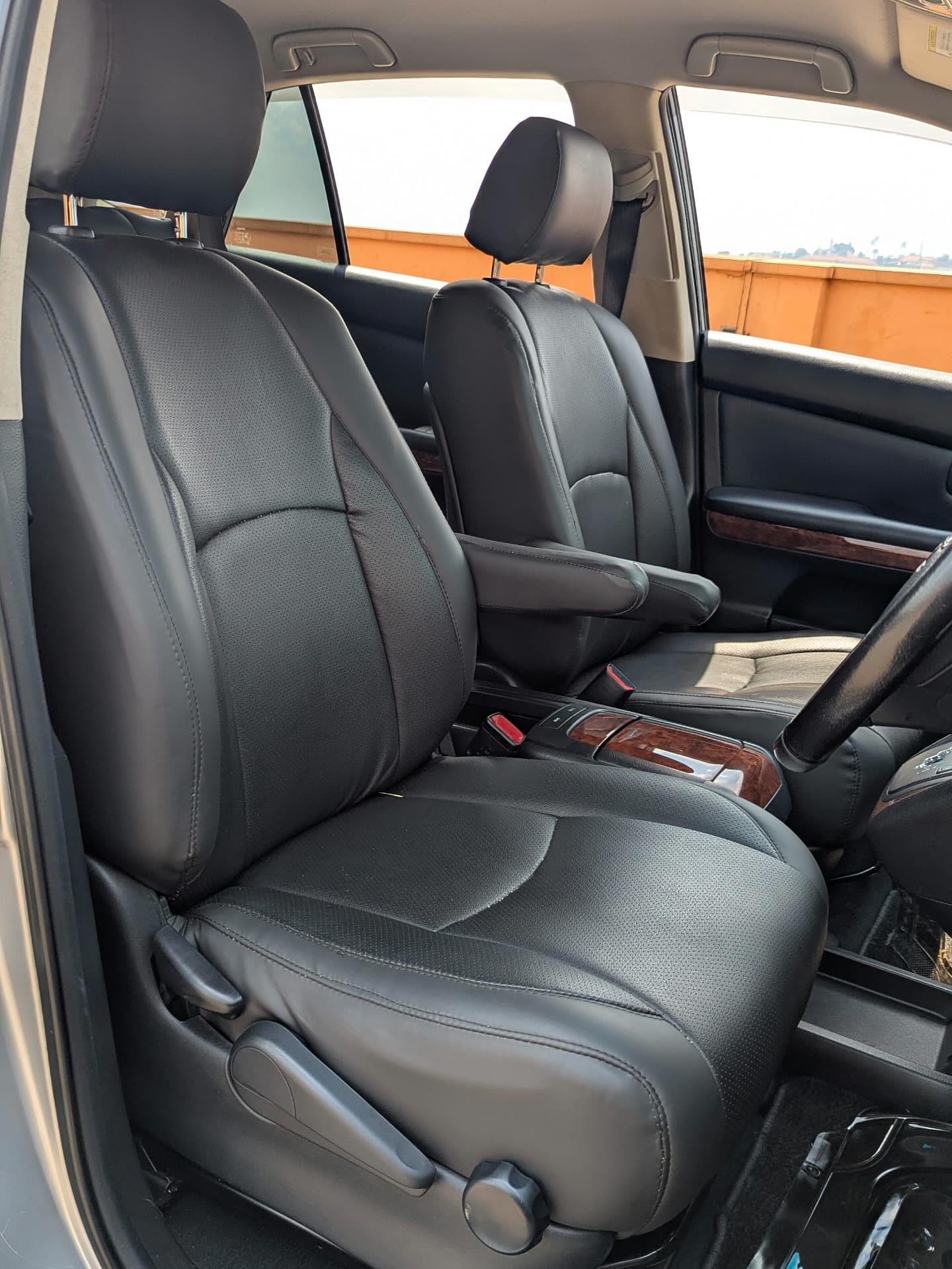 Toyota Harrier model 2011