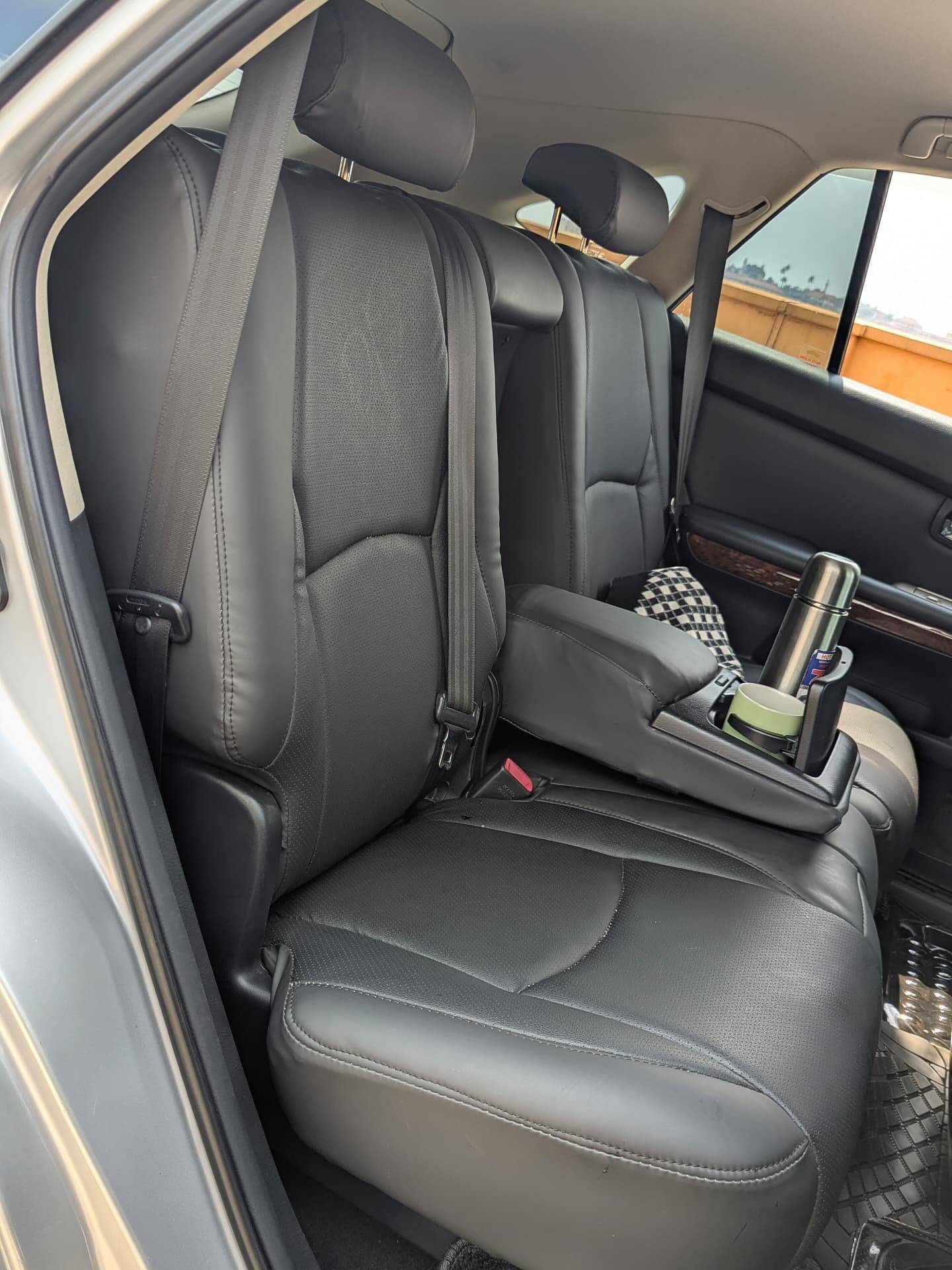 Toyota Harrier model 2011