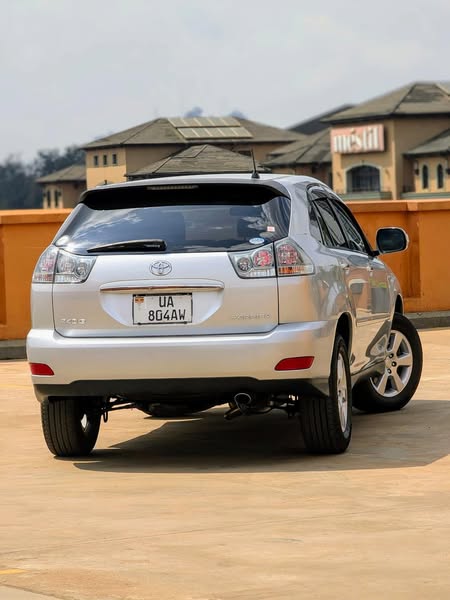 Toyota Harrier model 2011
