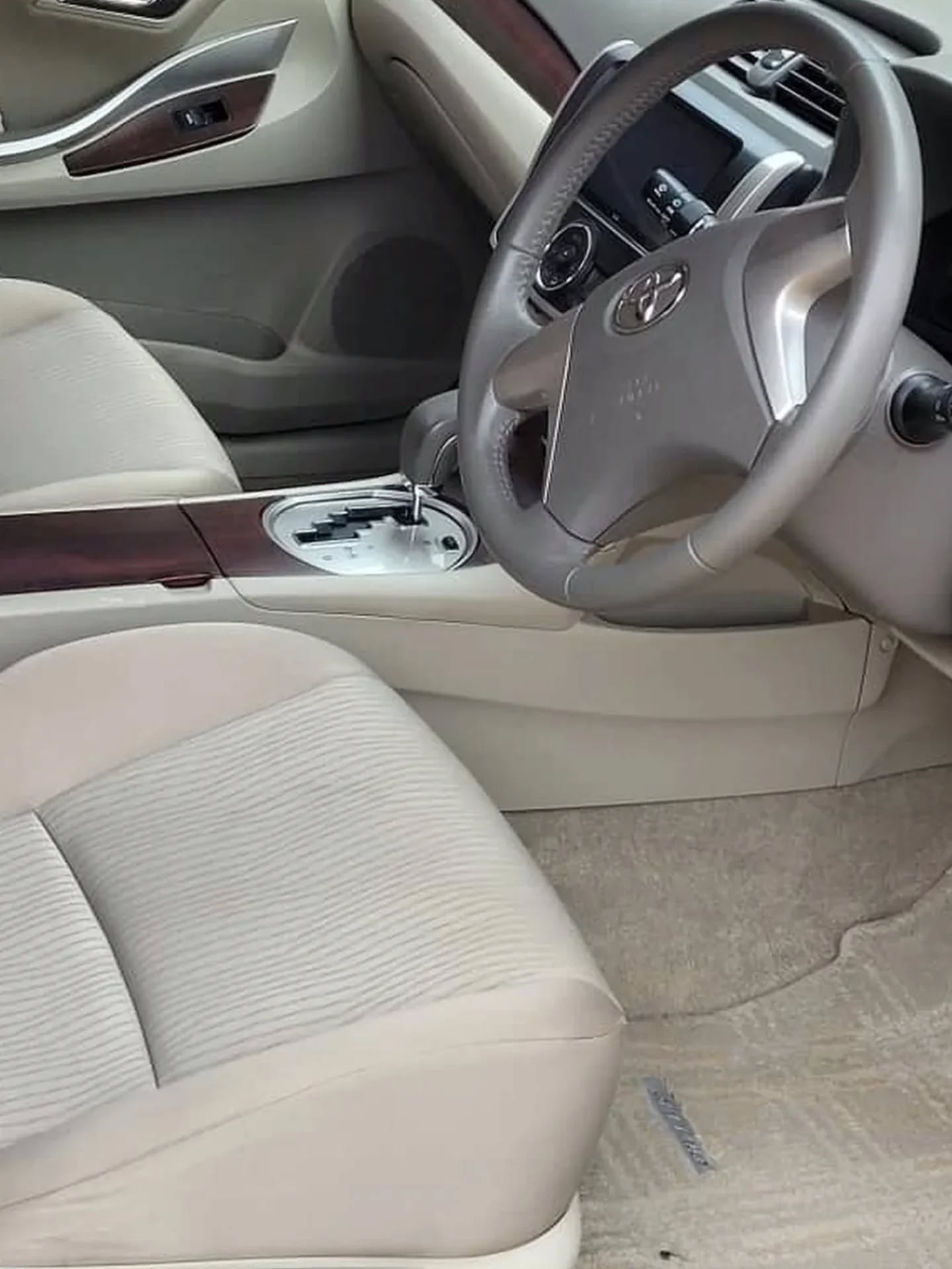 Toyota premio model 2010