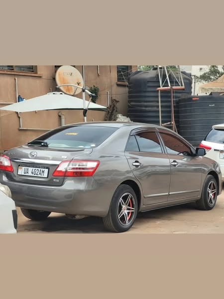 Toyota premio model 2010