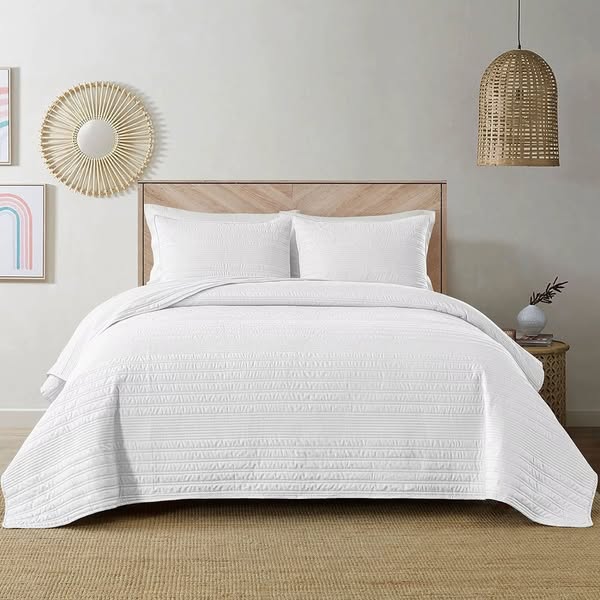 Very thin bedspreads with 2 pillow cases