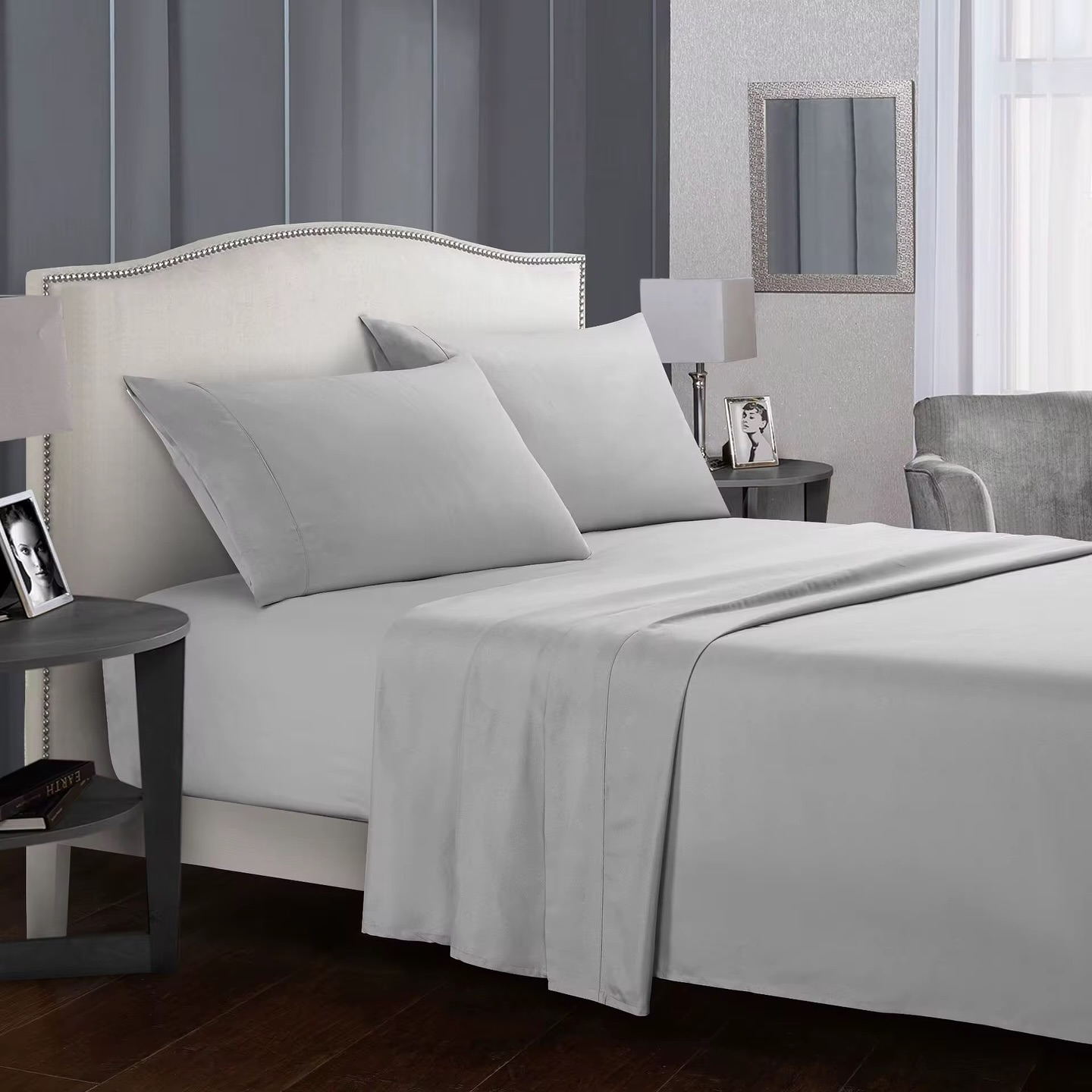 Pair of fitted bedsheets