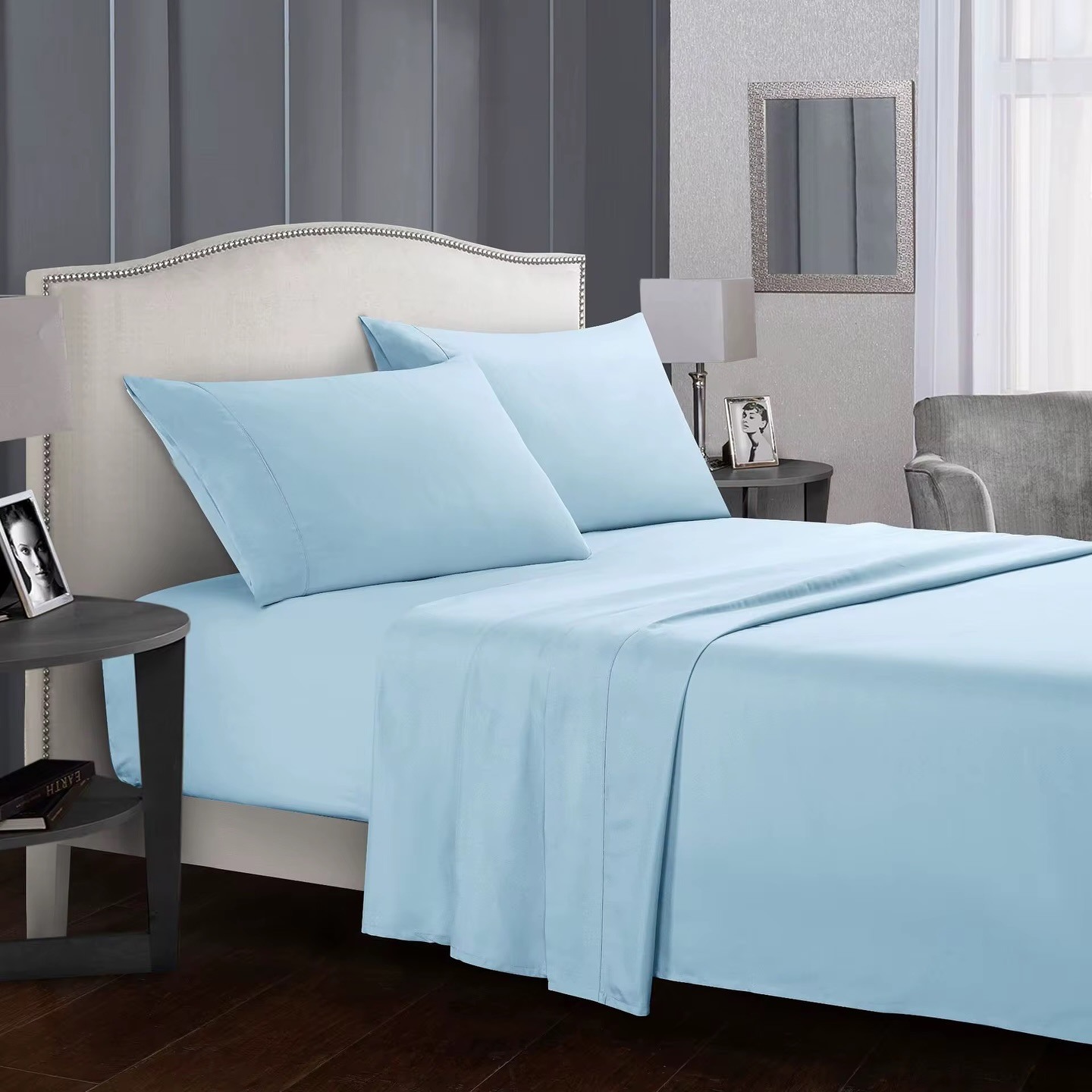 Pair of fitted bedsheets