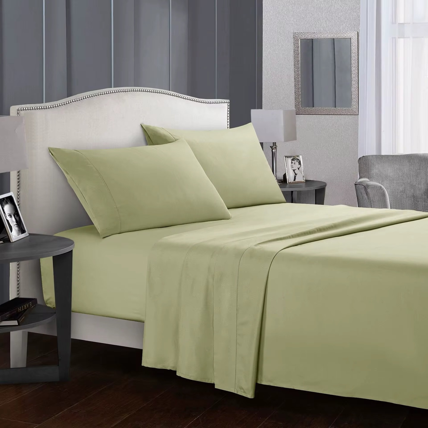 Pair of fitted bedsheets