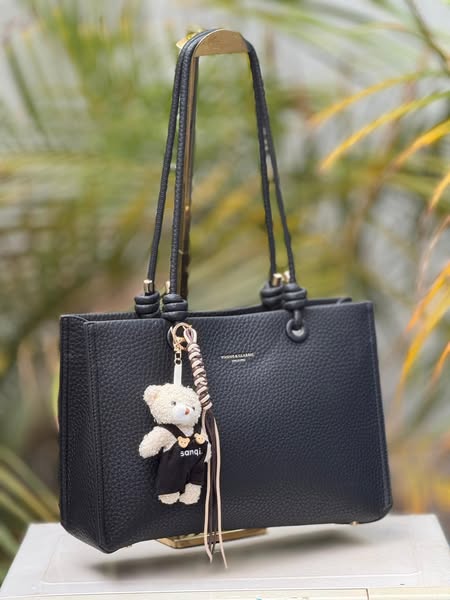 Tote leather hand bags